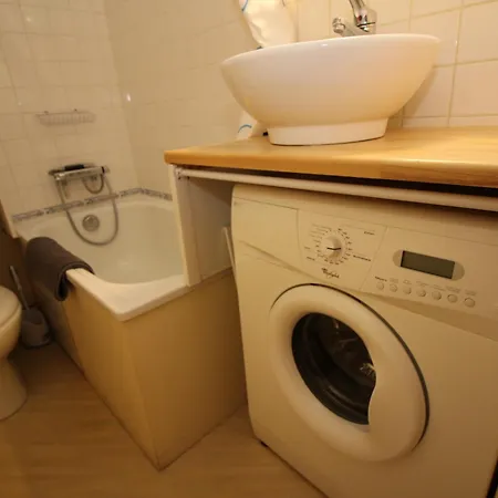 Studio Centre De Avec Acces Facile Aux Thermes Et Commerces - Fr-1-608-138 * Ла-Бурбуль